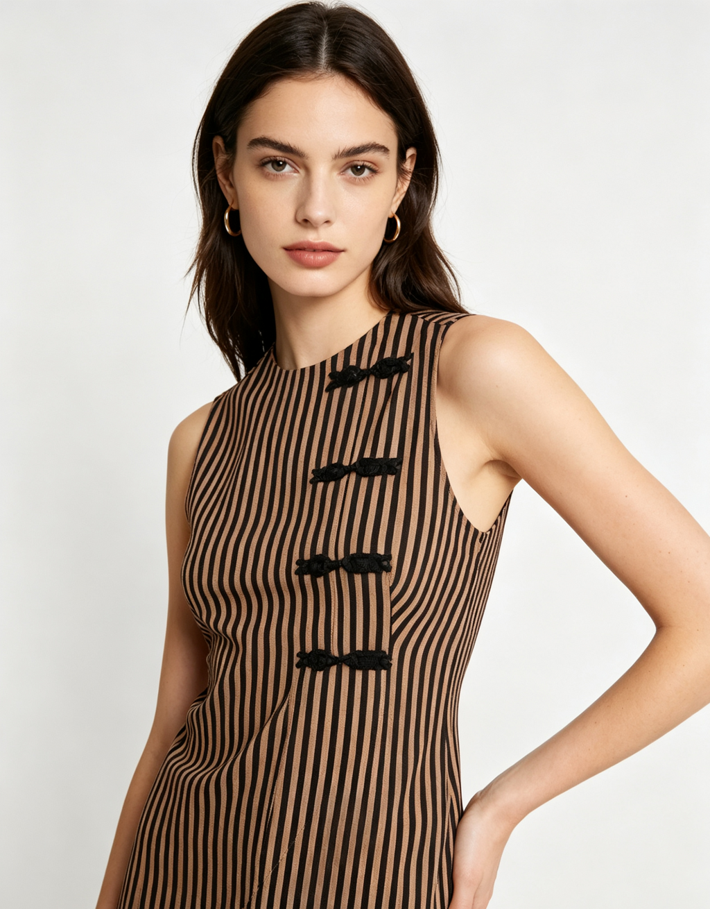 Haideyu ODM OEM striped sleeveless top back view on model, showing zipper closure and clean finish, versatile for office and everyday wear