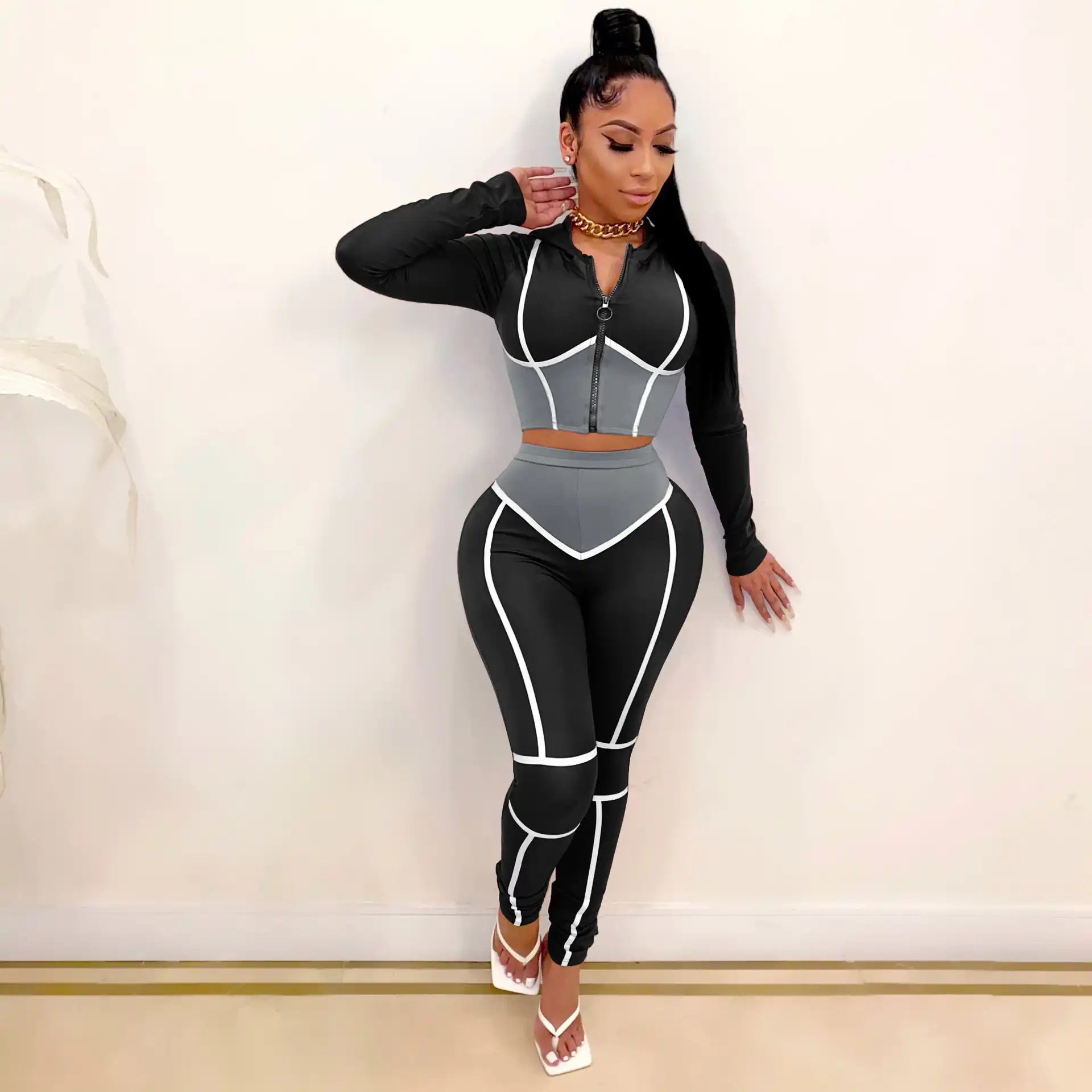 hdfish form-fitting black and gray two-piece outfit, long-sleeve cropped hooded jacket and high-rise leggings with piping detail